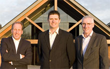 Найл Куинн (в центре) и его новые коллеги, фото safc.com