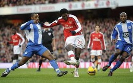 Адебайор забивает, Reuters