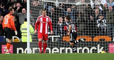 Оуэн забил дважды, но... фото АР