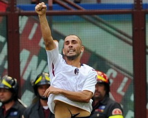 Марко Ди Вайо снова забил, Reuters