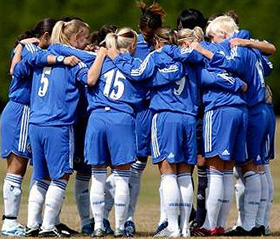 Девчонки, в субботу серьезная игра :-) Фото chelseafc.com