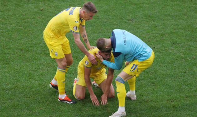 Сергій Сидорчук, Роман Яремчук та Артем Довбик (зліва направо), фото УЄФА