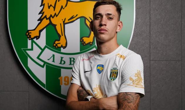 Стеніо, ФК Карпати Львів