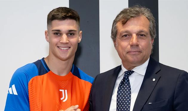 Василіє Аджич (ліворуч), ФК Ювентус
