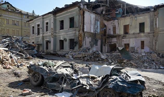 Руйнування на території 