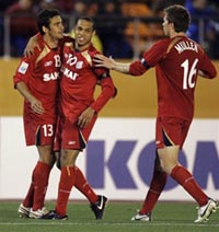 Додд принимает поздравления, АР