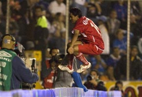 Амаури Понсе отмечает свой гол, АР