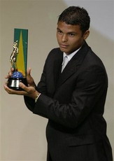 С призом лучшему защитнику чемпионата Бразилии 2008, AP