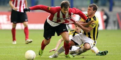 Лазовича держали очень крепко. fcupdate.nl