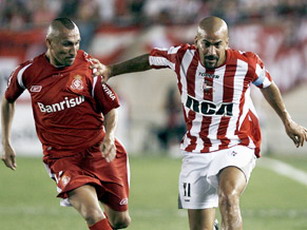 Хуан Себастьян Верон (справа), globo.com