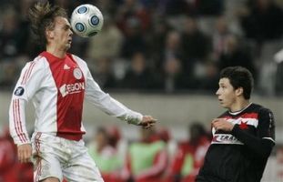 Сем де Йонг в атаке. AFP