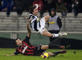 Бывший ювентини сносит нынешнего, AP