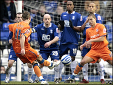 Ноэл Хант открывает счет, bbc.co.uk