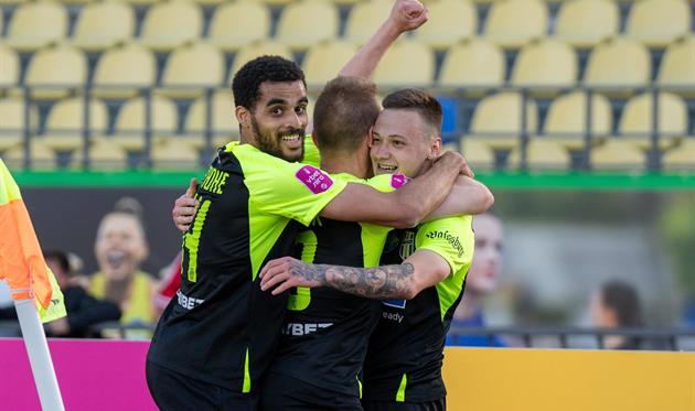 Чи побачимо ми такими щасливими гравцiв житомирського клубу сьогодні? / ФОТО: ФК ПОЛІССЯ