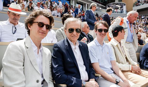 Бернар Арно (центр) з синами, getty images