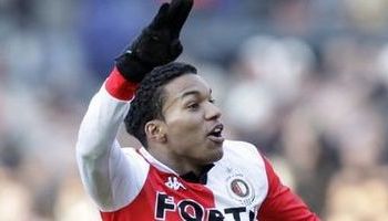 Автор чудо-гола Диего Бисесвар. fcupdate.nl