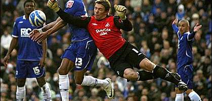 Жаиди, Филлипс и Бент пытаются забить в ворота Суонси