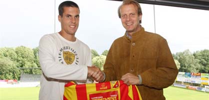 Жереми Пербе (слева)