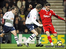 Риера открывает счет в матче