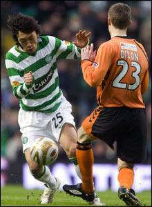 Диксон тормозит Накамуру, bbc.co.uk