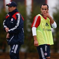 Клинсманн и Донован, uefa.com