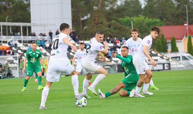 Колос — Карпати, ФК Колос