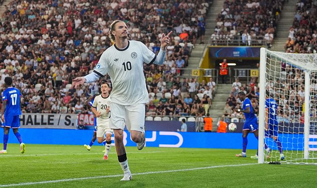 Nick Voltemade celebrates goal at the gate of France U-21, Getty Images