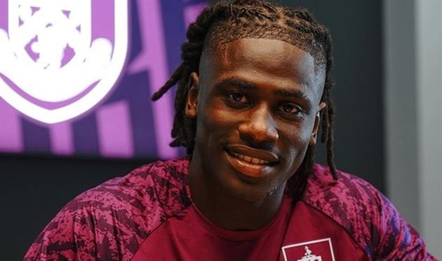Лум Чауна, x.com/BurnleyOfficial