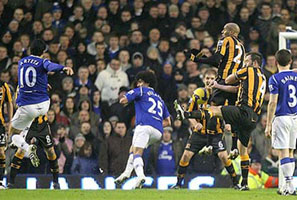 Артета вваливает свой гол, фото bbc.co.uk