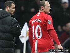 Руни успел и забить и травму получить