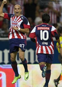 Карлос Очоа празднует один из своих мячей, mediotiempo.com