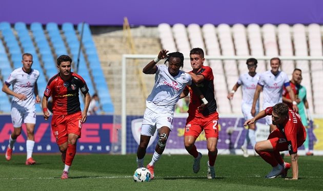 ЛНЗ — Верес, ФК ЛНЗ