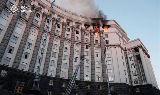 Влучання у будівлю Кабміну, ДСНС