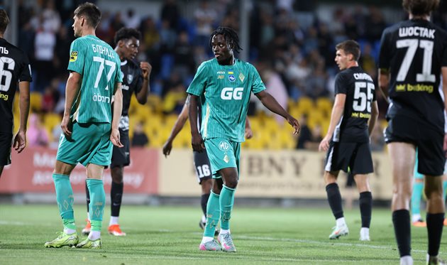 Шола Огундана (центр), fcdynamo.com