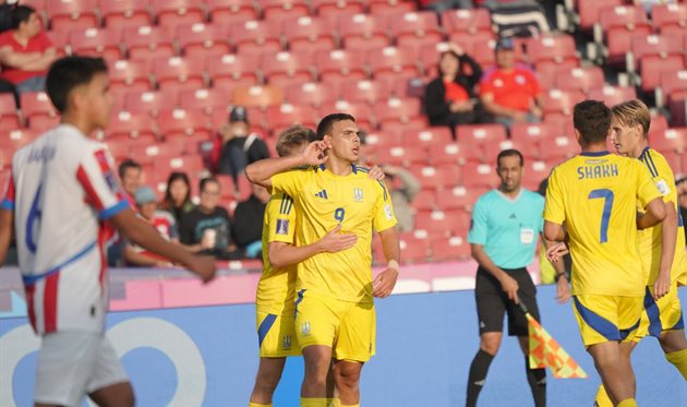 Matthew Ponomarenko celebrates a goal at Paraguay's goal, UAF