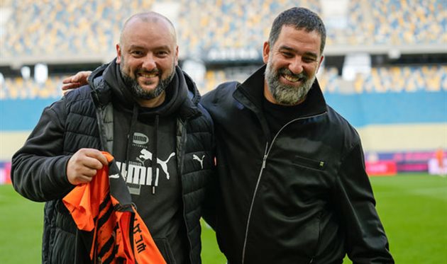 Захисник Маріуполя Ігор Федусов та Арда Туран, фото ФК Шахтар