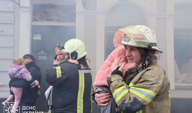 Rescue of children after an attack on a kindergarten in Kharkiv, State Emergency Service