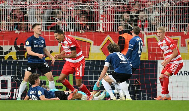 Moment of Union's winning goal (Dmytro Bogdanov - right), Getty Images