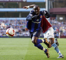 Шимбонда убегает от Янга, АР