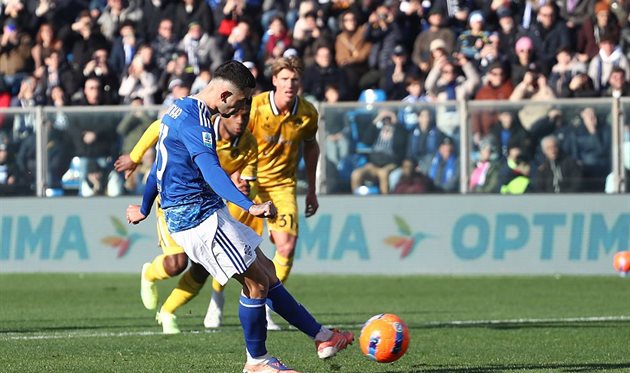 Да Кунья реалізує пенальті, Getty Images 