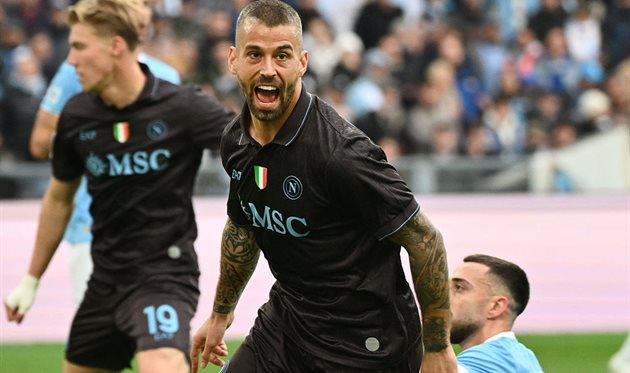 Наполі переміг Лаціо в матчі з трьома вилученнями