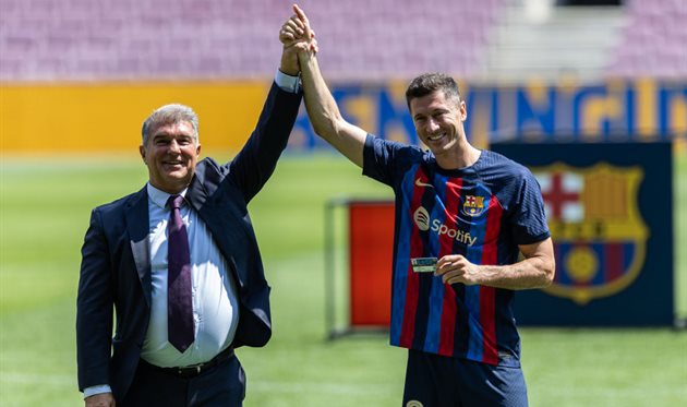 Жоан Лапорта та Роберт Левандовські, Getty Images