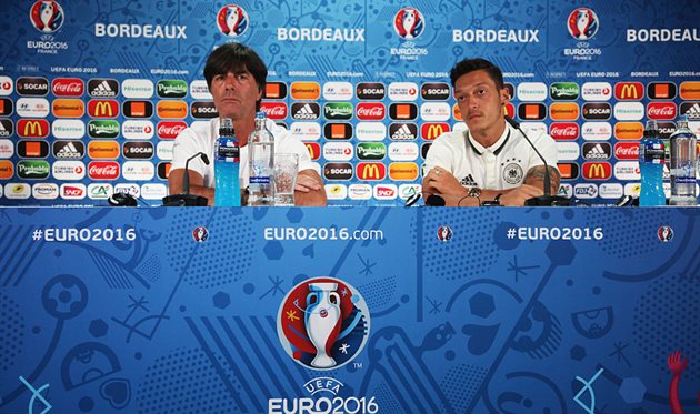 Йоахім Лев та Месут Озіл, getty images