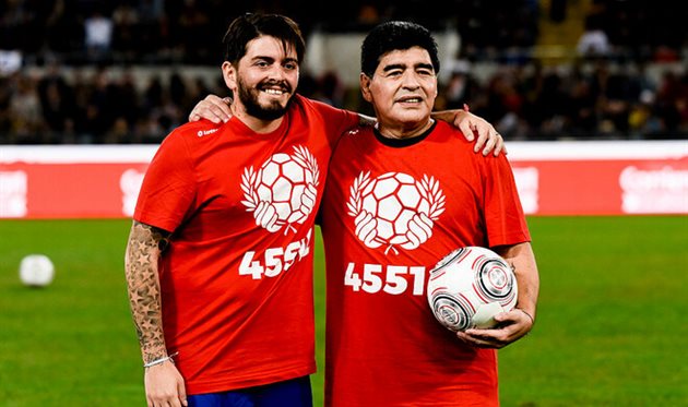 Марадона молодший ліворуч