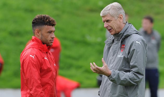 Алекс Окслейд-Чемберлен та Арсен Венгер, Getty Images