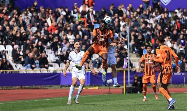 ЛНЗ — Шахтар, ФК ЛНЗ