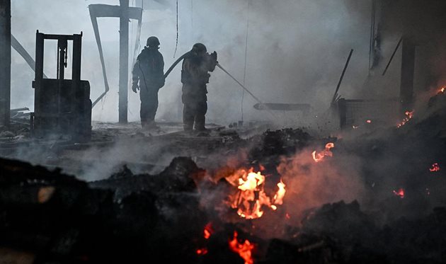 Війна, день 1622. Італія перехопила танкер тіньового флоту, а росія атакувала склад Rozetka і термінал Нової пошти
