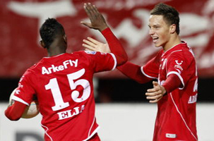 АЗ лидирует, Твенте не отстает, фото fcupdate.nl