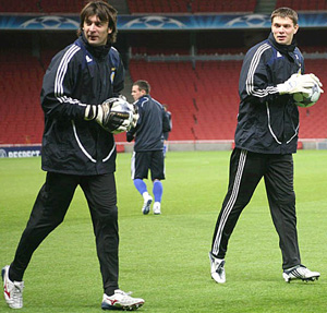 Два равноценных голкипера, фото fcdynamo.kiev.ua