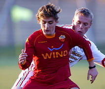 А узнайте-ка этого игрока Ромы! championat.ru